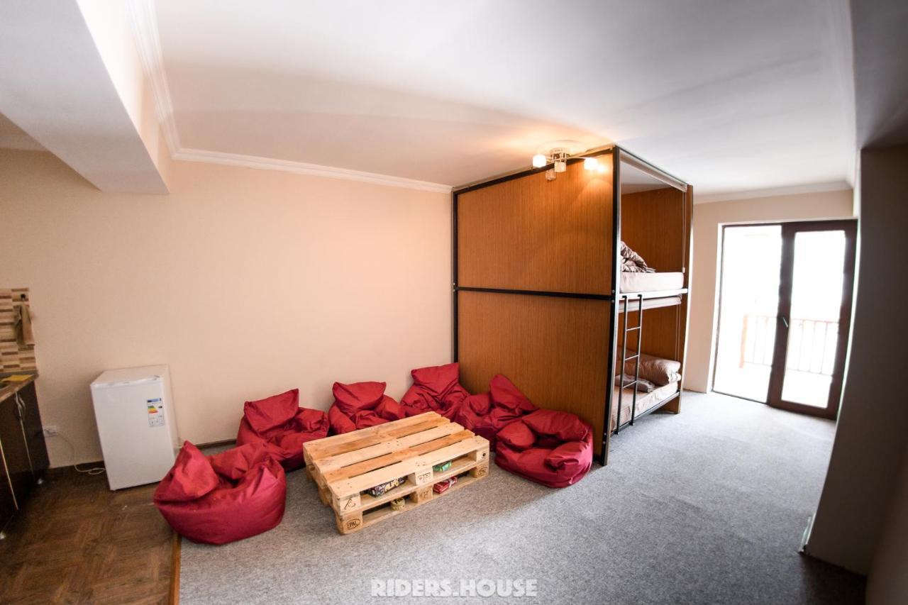 Хостел Riders House New Гудаурі Екстер'єр фото